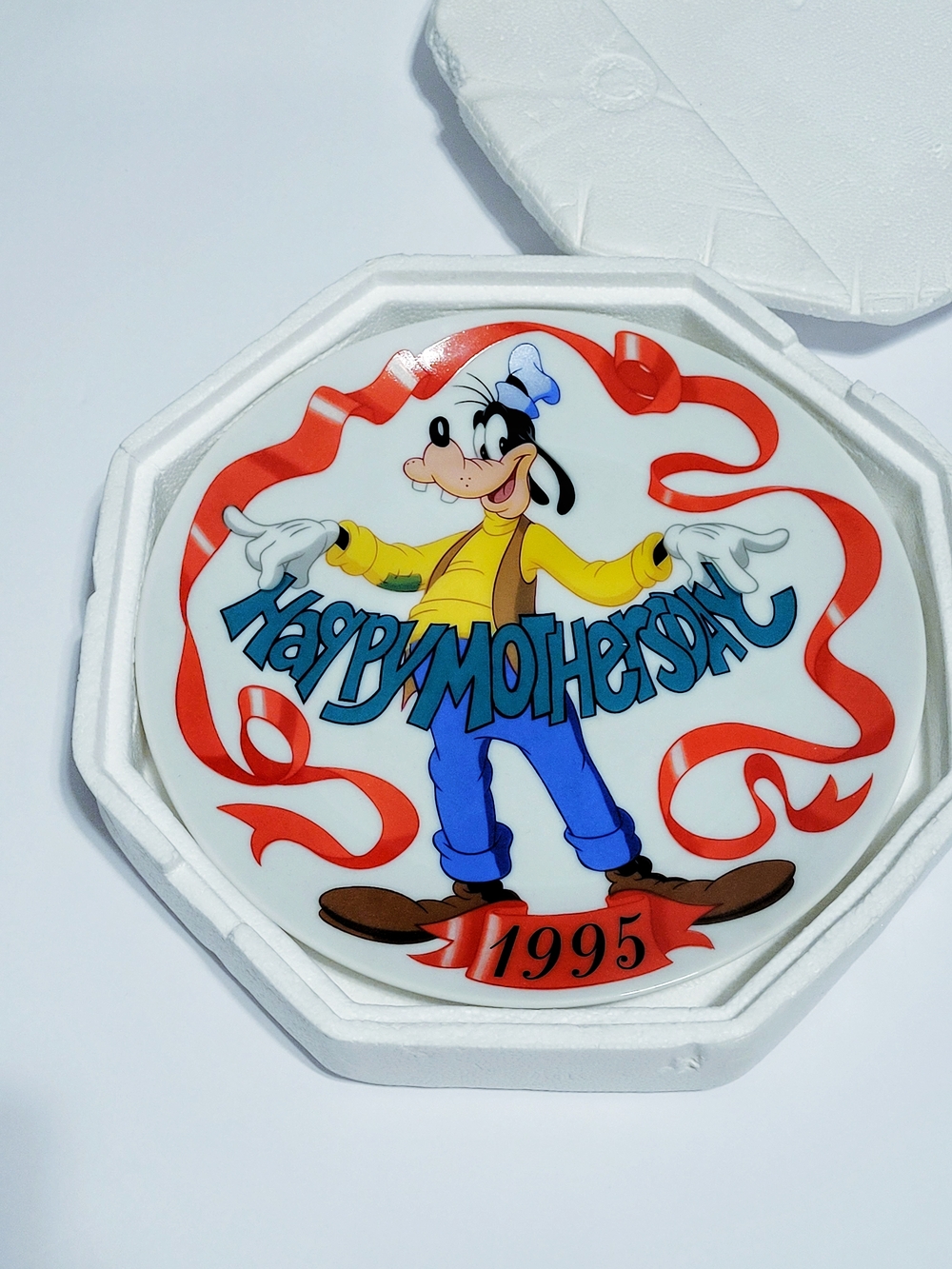 Disney White Red Blue Yellow Goofy "Happy Mother’s Day 1995" Decorative Plate